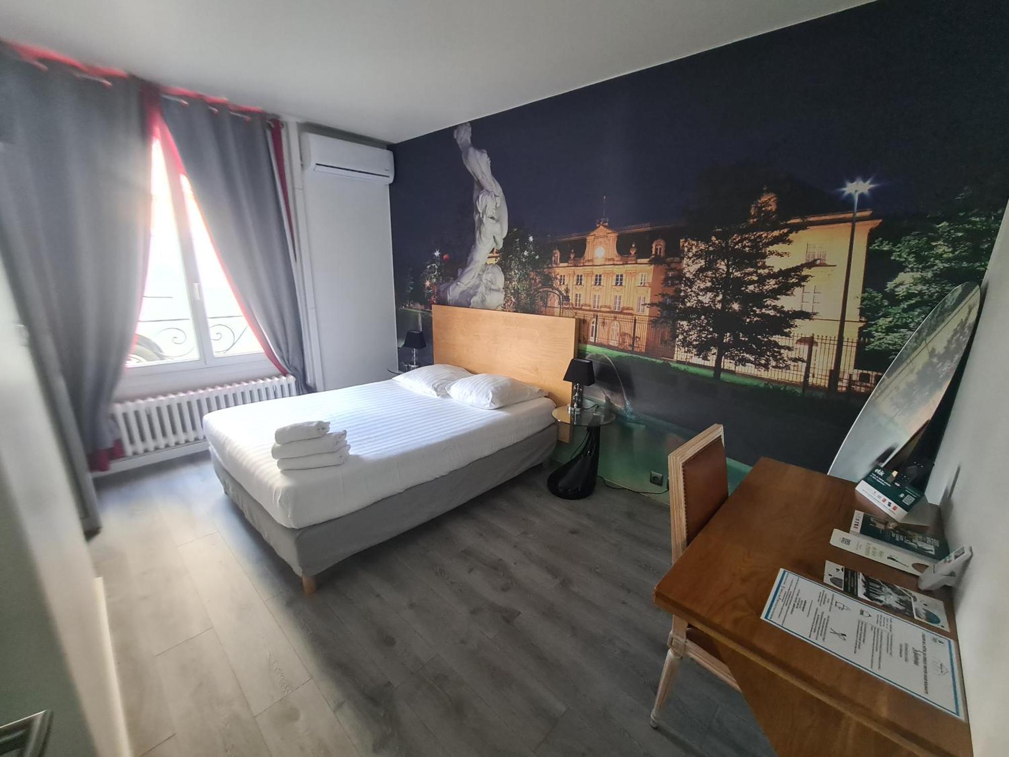 Logis Hotel Du Cirque Troyes Centre Historique Kültér fotó