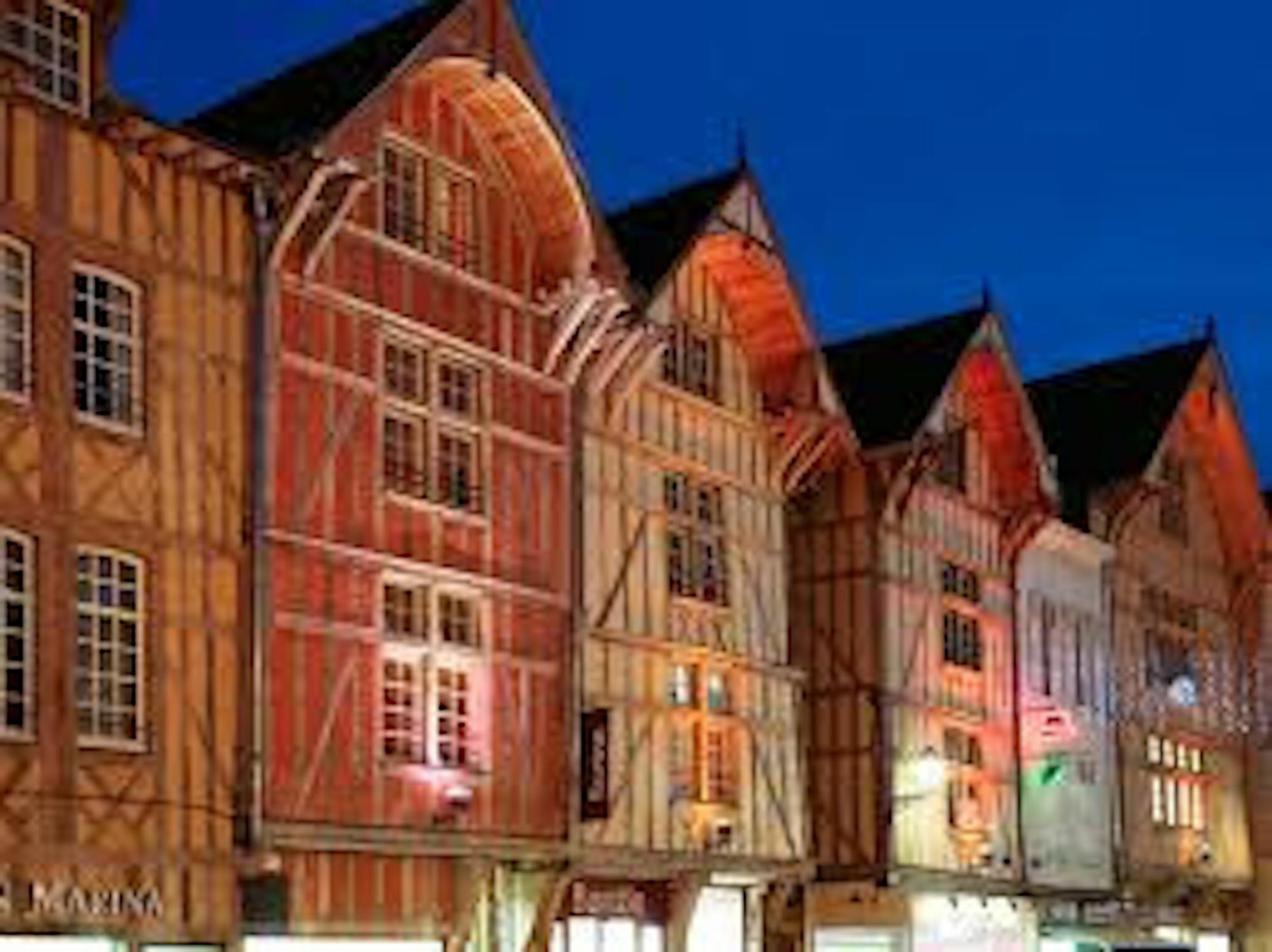 Logis Hotel Du Cirque Troyes Centre Historique Kültér fotó