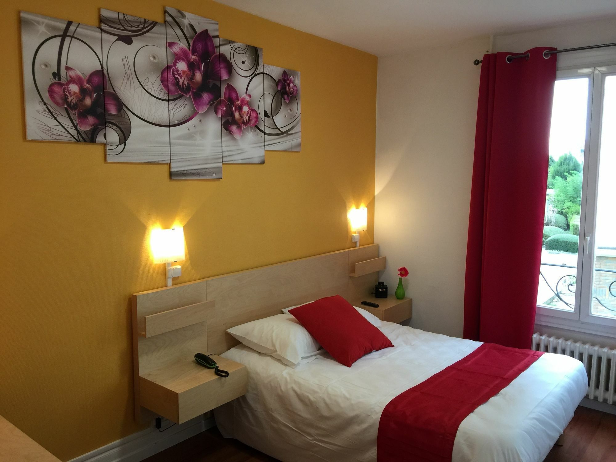 Logis Hotel Du Cirque Troyes Centre Historique Kültér fotó