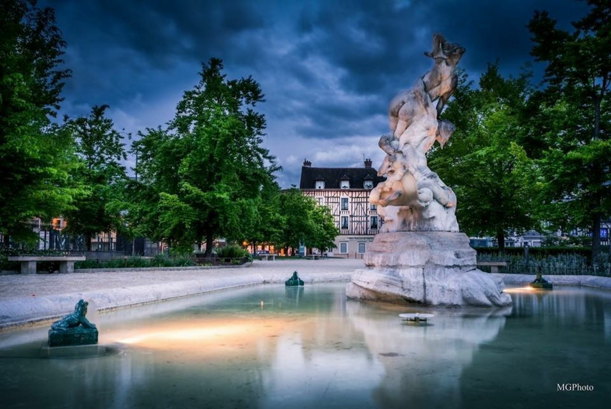 Logis Hotel Du Cirque Troyes Centre Historique Kültér fotó