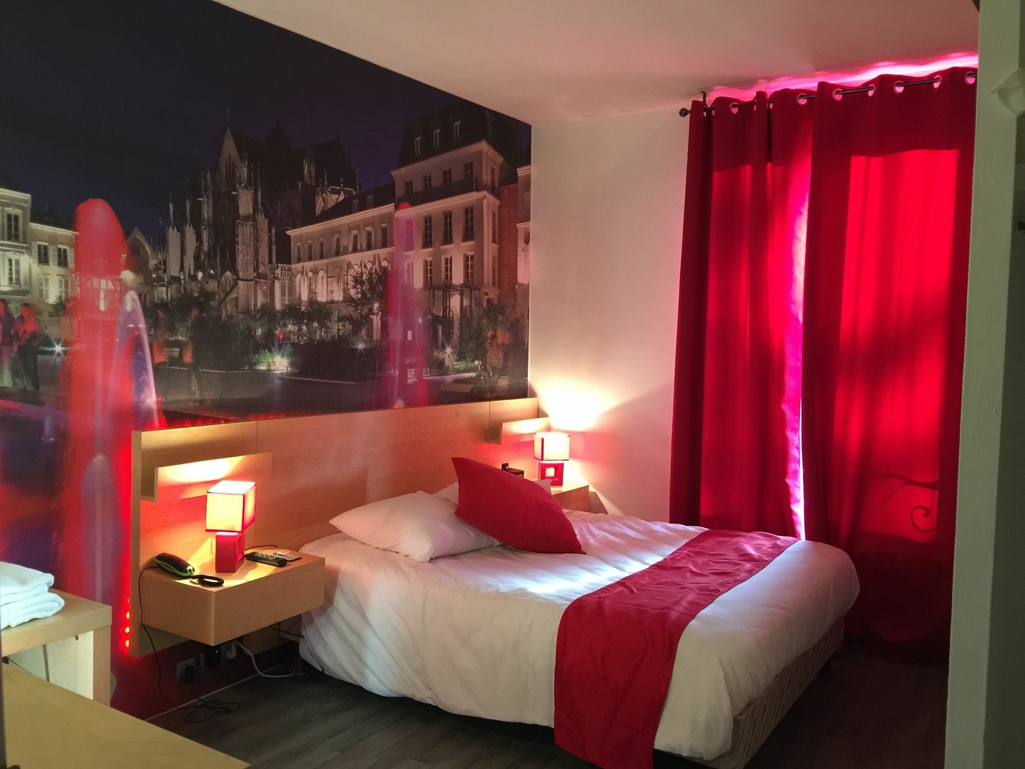 Logis Hotel Du Cirque Troyes Centre Historique Kültér fotó